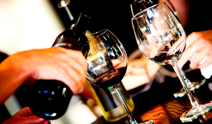 http://www.clubamarone.se/wp-content/uploads/2014/11/wine-tasting-big.jpg